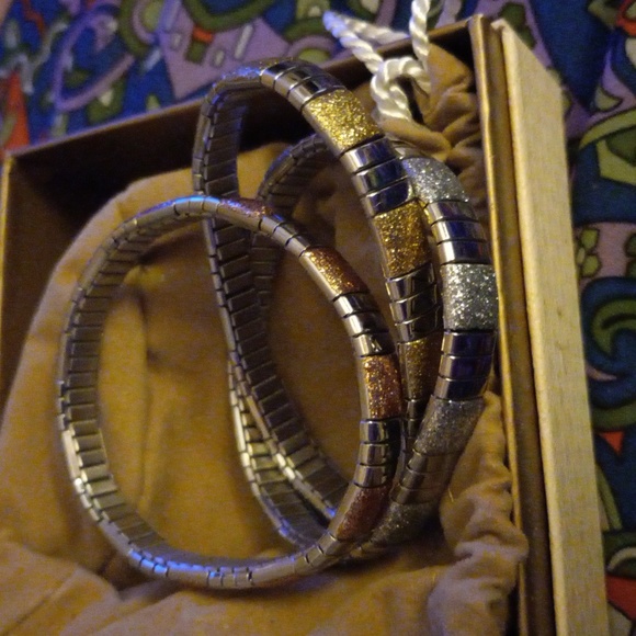 Bracelets - Picture 2 of 4
